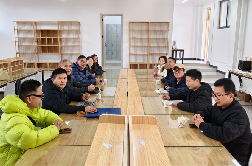 Beat365官网邀请黄晓华教授来院指导科学研究与艺术创作工作